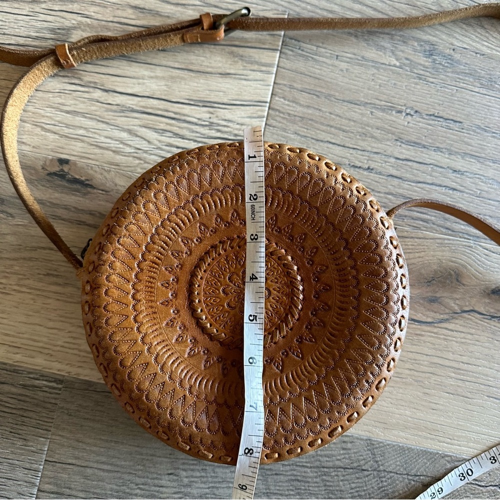 R.P.S Small Leather Circle Round Crossbody Purse - Picture 9 of 15